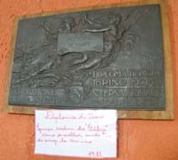 乱暴な手書きで説明が付けられた「世界一の米どころ」を証明する1911年のイタリア語金属板