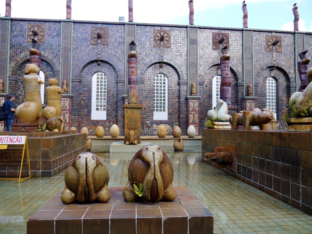 「オフィシナ・デ・セラミカ・フランシスコ・ブレナン」見ごたえたっぷり１万５０００平米の敷地に展示されたフランシスコ・ブレナン作品