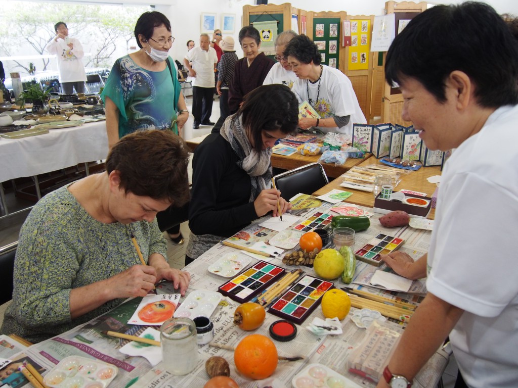 賑わった文化祭。参加者も絵手紙に挑戦した