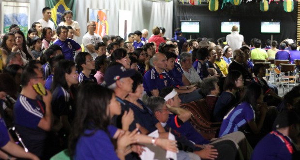 運命のW杯初戦、コロニアの願い届かず逆転負け