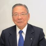 【サッカー】 和田忠義 ８１歳。アルモニア教育文化協会の現会長で、スポーツ面での日伯交流に貢献。特にサッカーの分野における日伯児童の国際大会を、８７年から運営する。これまで１９回を数えコリンチャンス、パルメイラスなど強豪チームも参加するまでに発展させた。