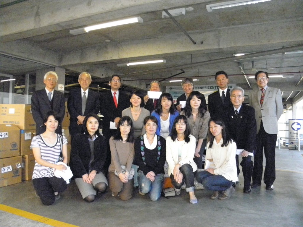 日本人学校の皆さんと福祉団体の代表者達