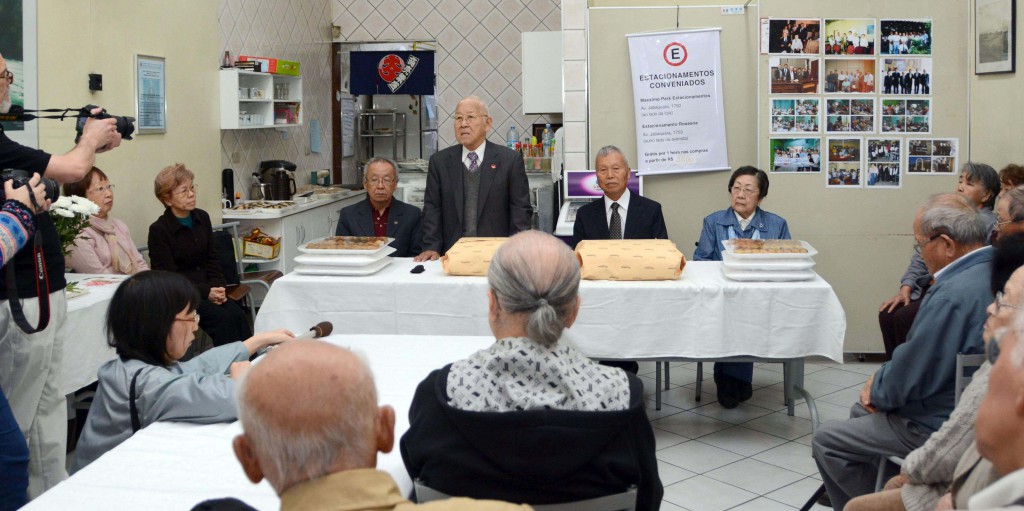 ２０日、サンパウロで開かれた記念集会の様子（共同）