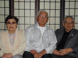 来社した本藤、若松、大河原さん（左から）