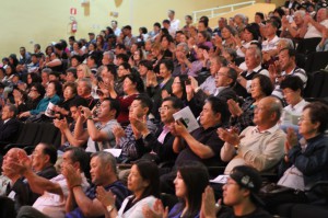 公演終了後には多くの拍手が沸いた