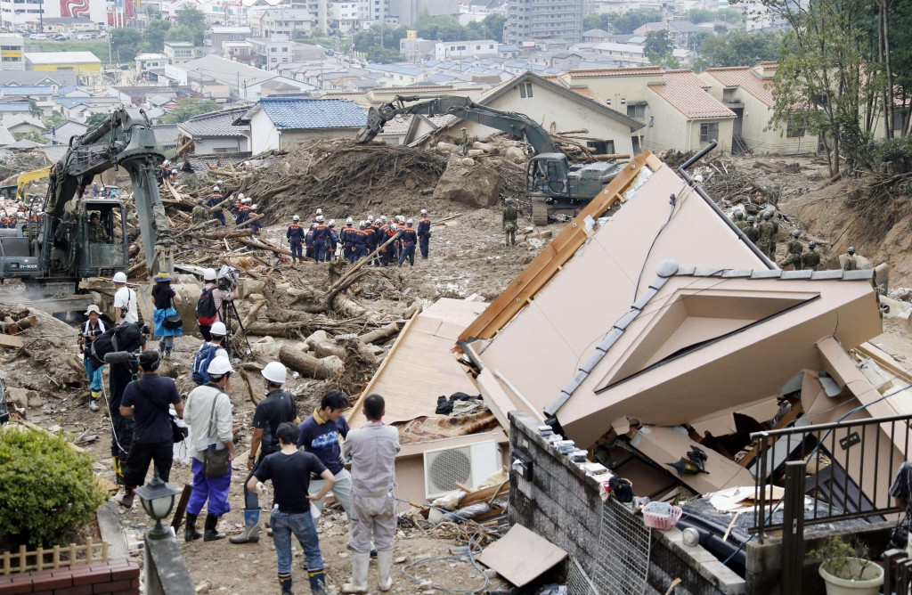 広島市の土砂災害の捜索活動現場の様子（８月24日午後、広島市安佐南区八木、共同）