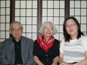 来社した若松さん、石川会長、寺田さん