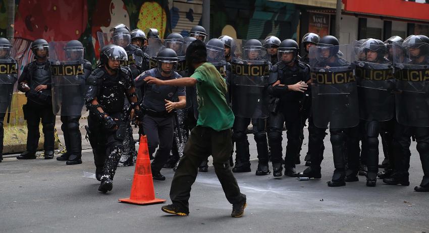 １６日、軍警と抗争となった不法侵入者（Carlos Severo/Fotos Públicas）