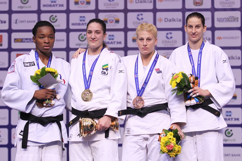女子７８キロ級で金メダルを獲得した、表彰台でのマイラ（左から2番目、Marina Mayorova/ Official website of the European Judo Union）
