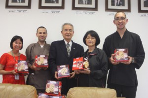 右からギョウアン・アシスさん、佐藤さん、菊地会長、長尾部長、シントク・マセードさん