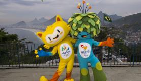 １６年開催の夏季五輪とパラリンピックのマスコットのヴィニシウス（左）とトン（Divulgação Rio 2016 - ALEXFERRO.COM.BR）
