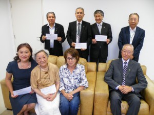 ５団体の代表者と小賀会長、井戸婦人部長（前列右２人）