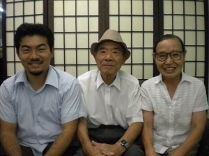 大山さん（左）と藤田夫妻