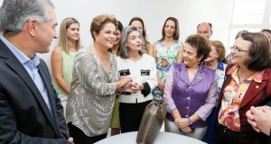 3日の「女性の家」開設では笑顔も見られたジウマ大統領だが（Roberto Stuckert Filho/PR）