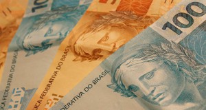 インフレとドル高で通貨価値が下がり続けるレアル（Marcos Santos/USP Imagens）