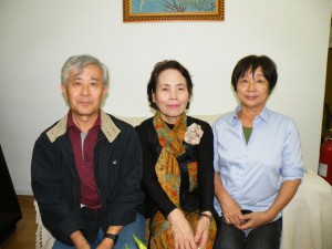 左から須郷会長、鶴川さん、昭代総務