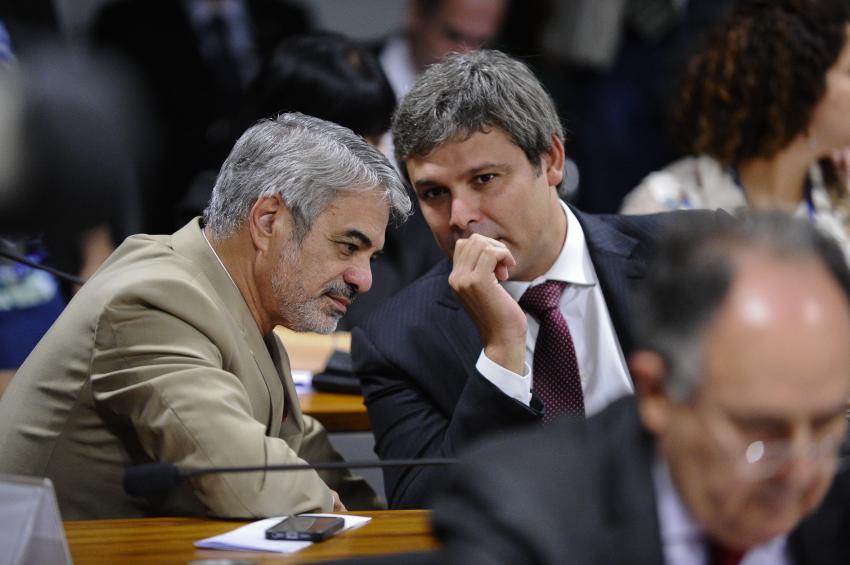 献金に疑惑がかけられたリンドベルグ・ファリアス上議（右）とウンベルト・コスタ上議（共にＰＴ、Edilson Rodrigues/Agência Senado）