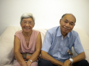 西尾さん（右）と妻のマルシアさん