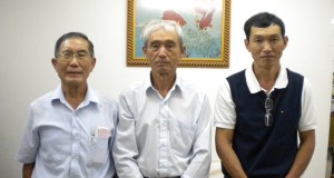 （左から）中島会長、武藤、菅野両副会長
