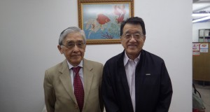 山添委員長（左）と長井副委員長