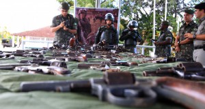 銃器を集めるキャンペーンの様子（2014年3月19日、アラゴアス州マセイオ市で、Foto: Paulo Rios/Agencia Alagoas）