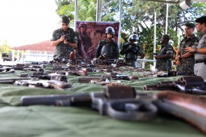 銃器を集めるキャンペーンの様子（2014年3月19日、アラゴアス州マセイオ市で、Foto: Paulo Rios/Agencia Alagoas）