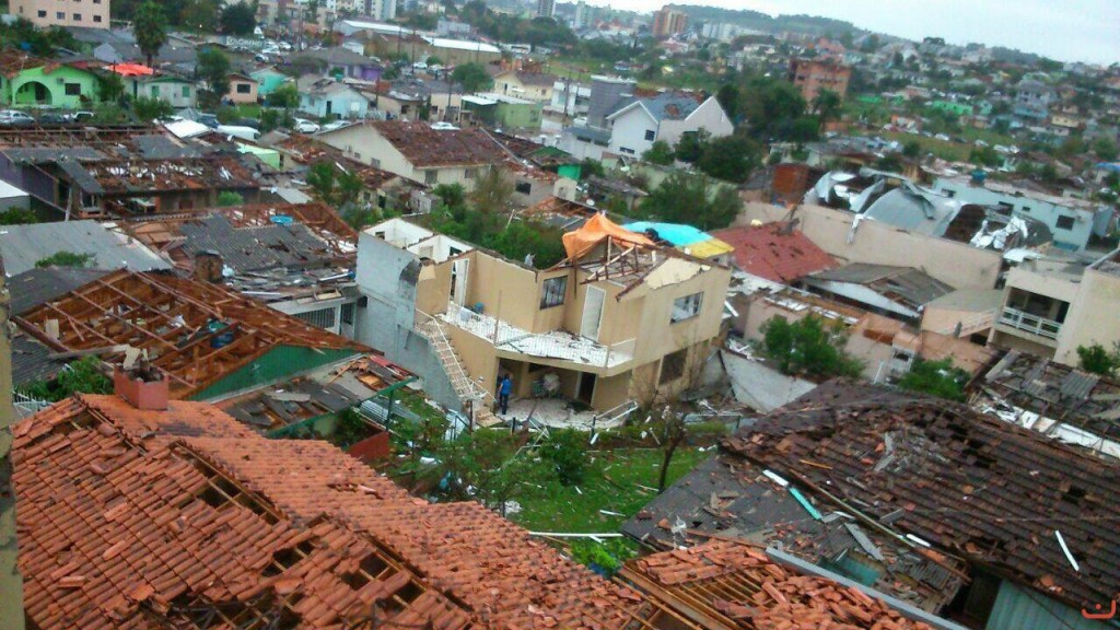 竜巻の直撃を受けて全壊した家屋（Defesa Civil SC）