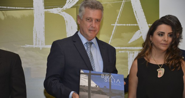 ブラジリア５５周年の展覧会に参加したロドリゴ・ロレンベルグ知事（Valter Campanato/Agência Brasil）