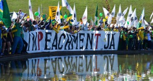 ブラジリアにつめかけ抗議するブラジル自由運動のメンバー（ＭＢＬ）(Valter Campanato/Agencia Brasil)