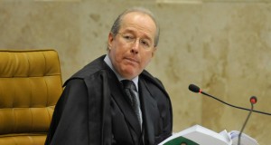 最年長のセウソ・デ・メロ最高裁判事（José Cruz/Agência Brasil – 17/12/2012）