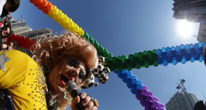 昨年の聖市ゲイパレードの参加者(Paulo Pinto/Fotos Publicas)