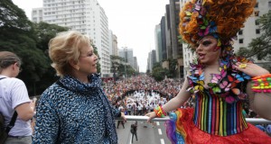 １９回ゲイ・パレード、電飾車の上の参加者（Paulo Pinto/Fotos Publicas）