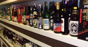 日本食スーパーに並ぶ日本産日本酒