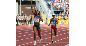 パンアメリカン女子５０００メートル走で金メダル獲得のジュリアナ・ドス・アントス（左）（Conade – Comision Nacional de Cultura Fisica y Deporte Mexico）