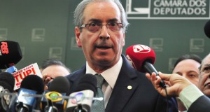 １７日の記者会見でのクーニャ下院議長（Luis Macedo/Câmara dos Deputados）