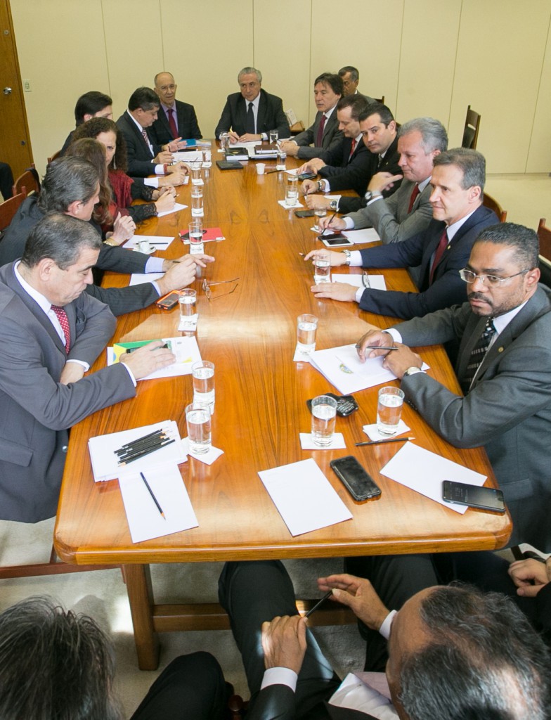 連立与党の代表たちと会合を行うテメル副大統領（7日、Lula Marques/Agência PT）