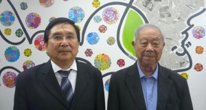 （左から）市川会長、橋浦さん