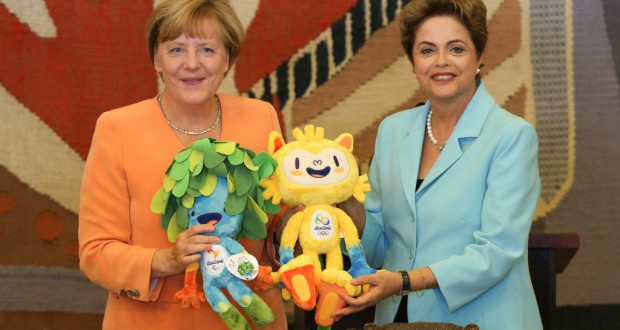 メルケル首相をリオ五輪に招待後に写真に納まるジウマ大統領（Lula Marques/Agência PT）