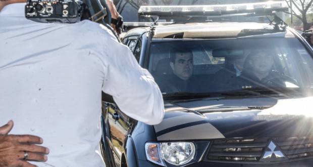 ３日、ジルセウ容疑者を乗せた連邦警察の車（José Cruz/Agência Brasil）