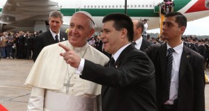 パラグァイを訪問したフランシスコ教皇（左）とカルテス大統領（Foto: Presidencia de la Republica del Paraguay）