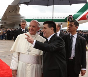 パラグァイを訪問したフランシスコ教皇（左）とカルテス大統領（Foto: Presidencia de la Republica del Paraguay）