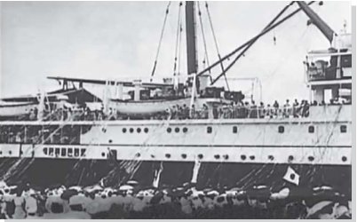 ボリビア移民のはじまり。1954年6月19日、第1次移民269人が那覇港を出航する様子