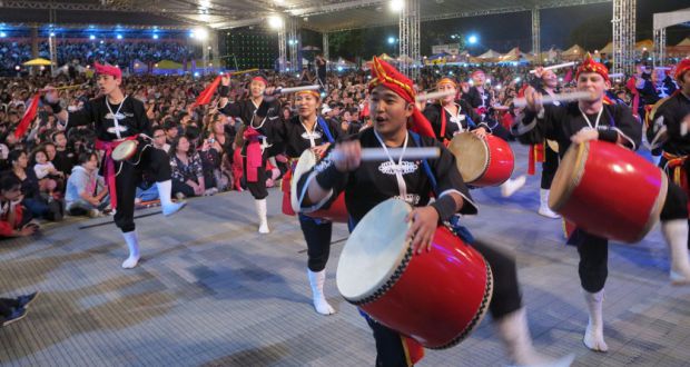 祭太鼓も一緒に楽しむ