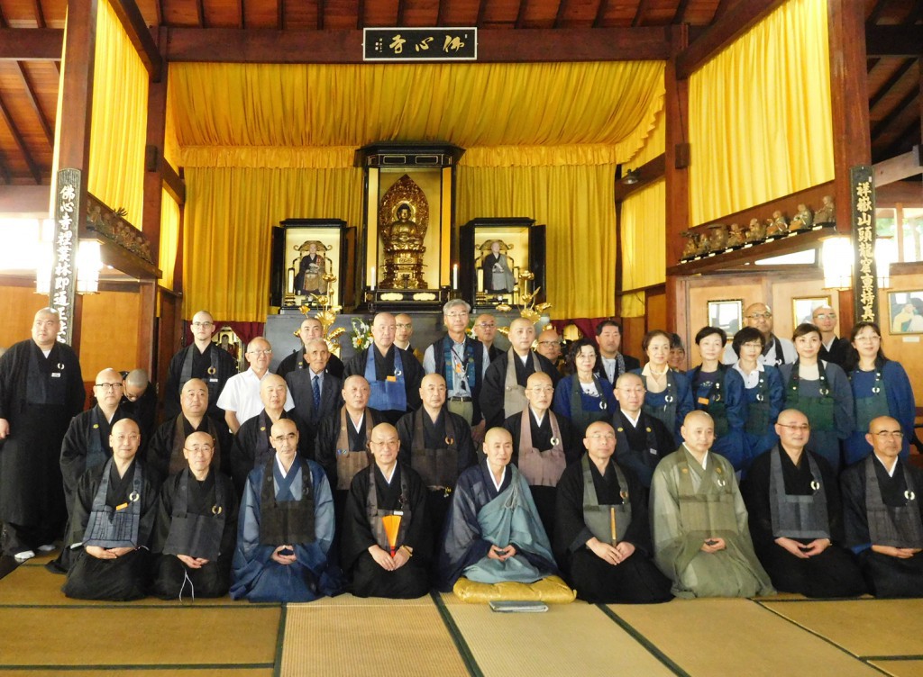 佛心寺での120周年法要に参加した僧侶団の皆さん