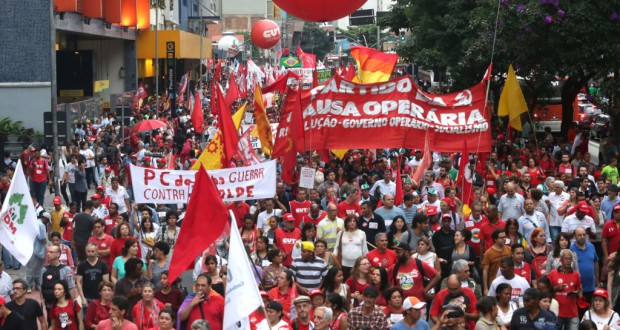 ＣＵＴなど労組の動員により、聖市では、日曜の罷免請求デモの人数を超えた（Paulo Pinto/Agencia PT）