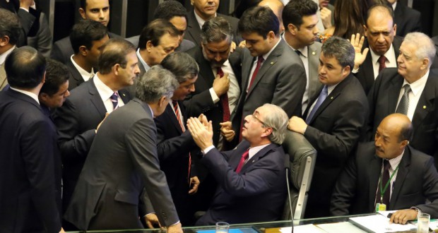 大混乱した８日の下院（Antonio Augusto/Câmara dos Deputados）