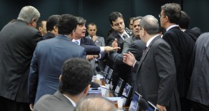 １０日の政治倫理委員会での喧嘩(Luis Macedo/Câmara dos Deputados)