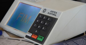 開票速度アップには不可欠な電子投票機だが（Elza Fiúza/Abr）