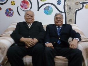 山本顧問（左）と平崎会長