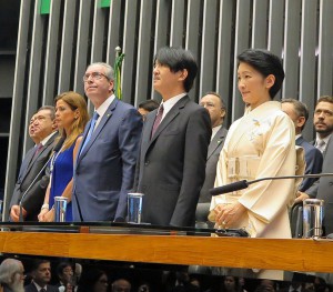 何かを思いつめたような表情のクーニャ下院議長。もしかして「俺の華やかな登場場面もこれが最後か」とでも思っていた?! 秋篠宮殿下は緊張されたような表情